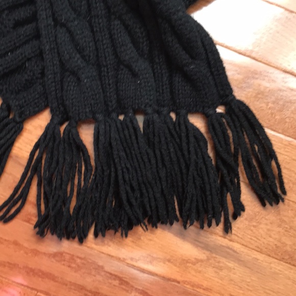 Black GAP cable wool scarf - Picture 2 of 12